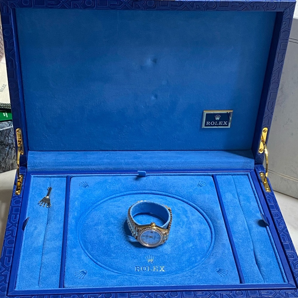 ROLEX 18k GOLD DIAMOND WATCH - Picture 16 of 16